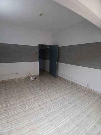 NEWLY RENOVATED COMMERCIAL OFFICE 450SQ. FT FOR RENT IDEAL LOCATION