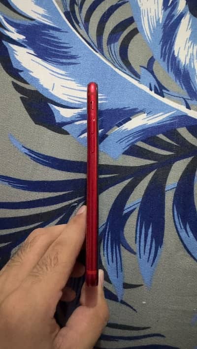 iPhone SE red product