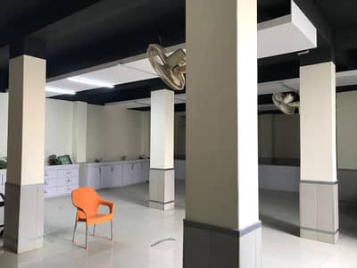 Commercial Space Available for Rent Total:9500-SQF Location:Expressway