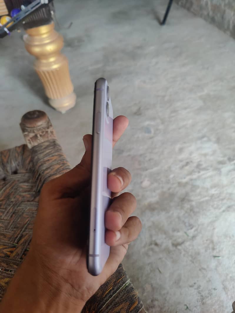 Apple iPhone 11 4