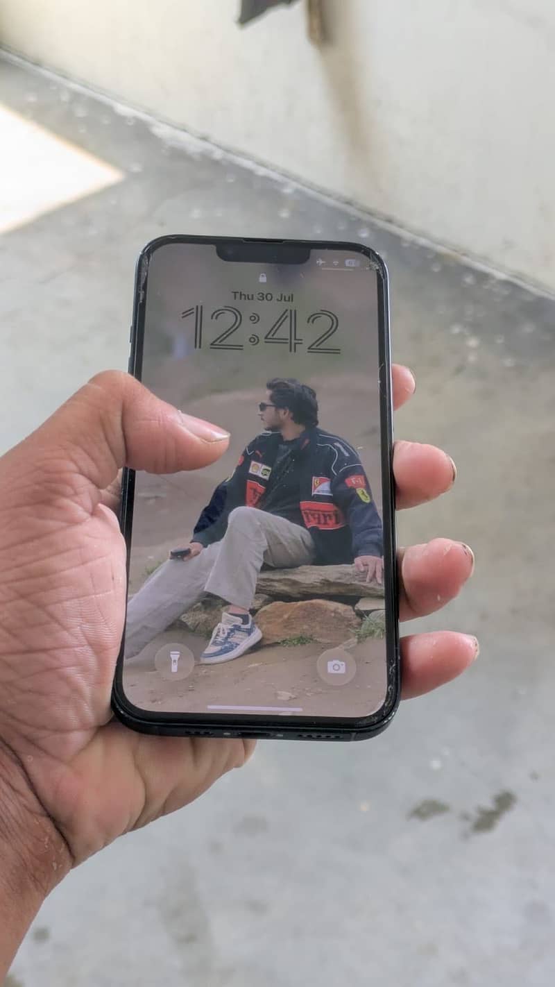 Apple iPhone 13 2