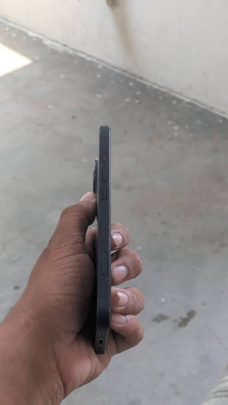 Apple iPhone 13 4