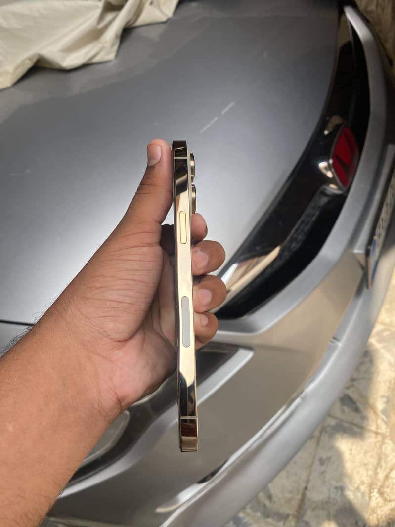 Apple iPhone 14 Pro Max 4