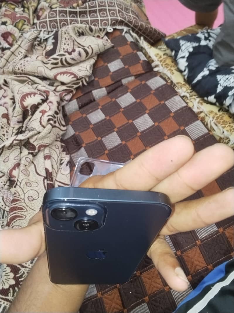 Apple iPhone 13 2