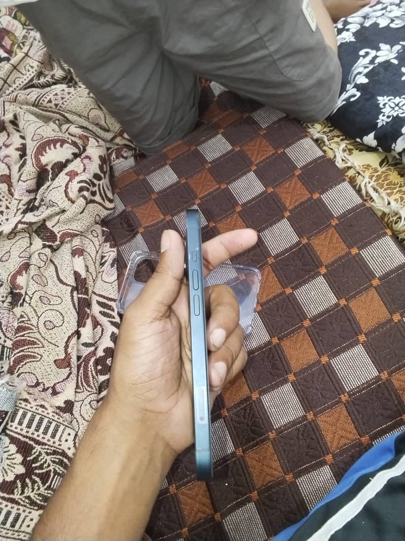 Apple iPhone 13 3