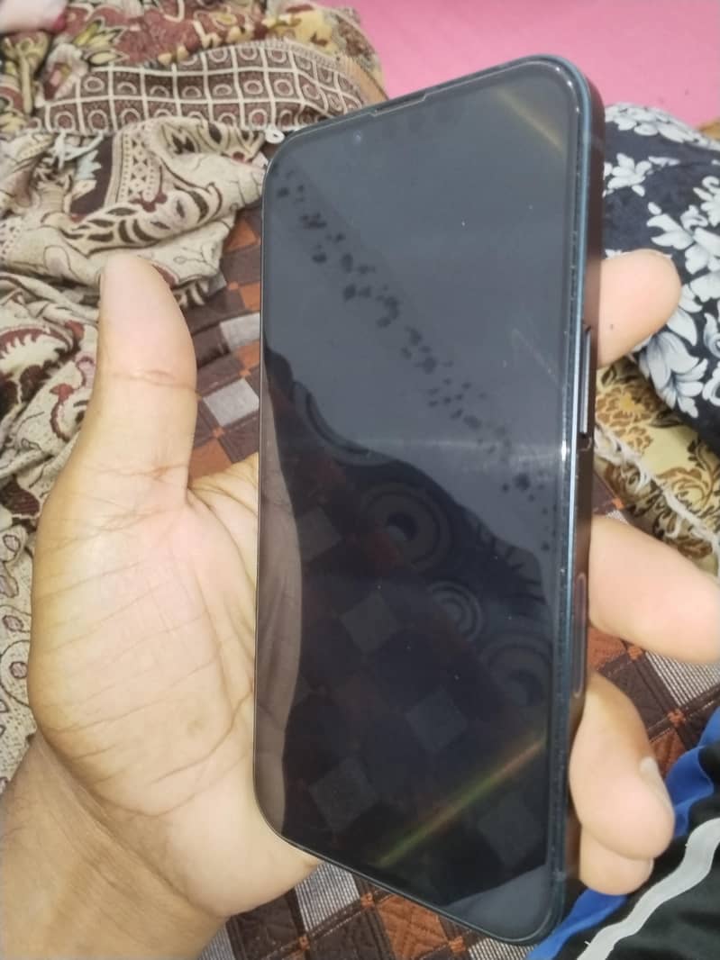 Apple iPhone 13 4
