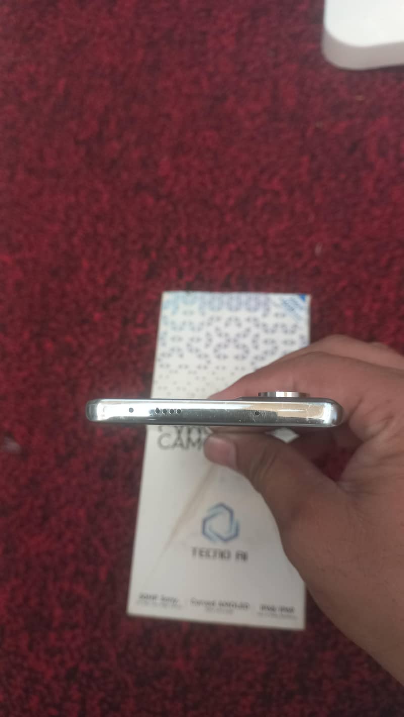 Tecno CAMON 40 Pro 4