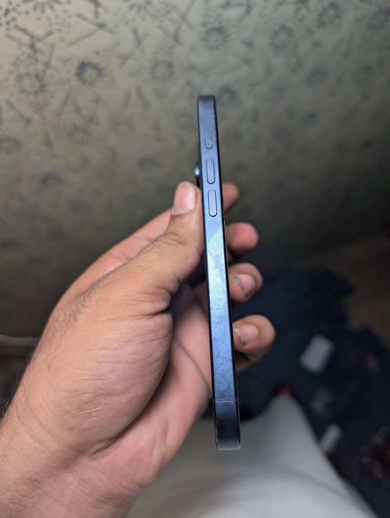 Apple iPhone 15 Pro 2