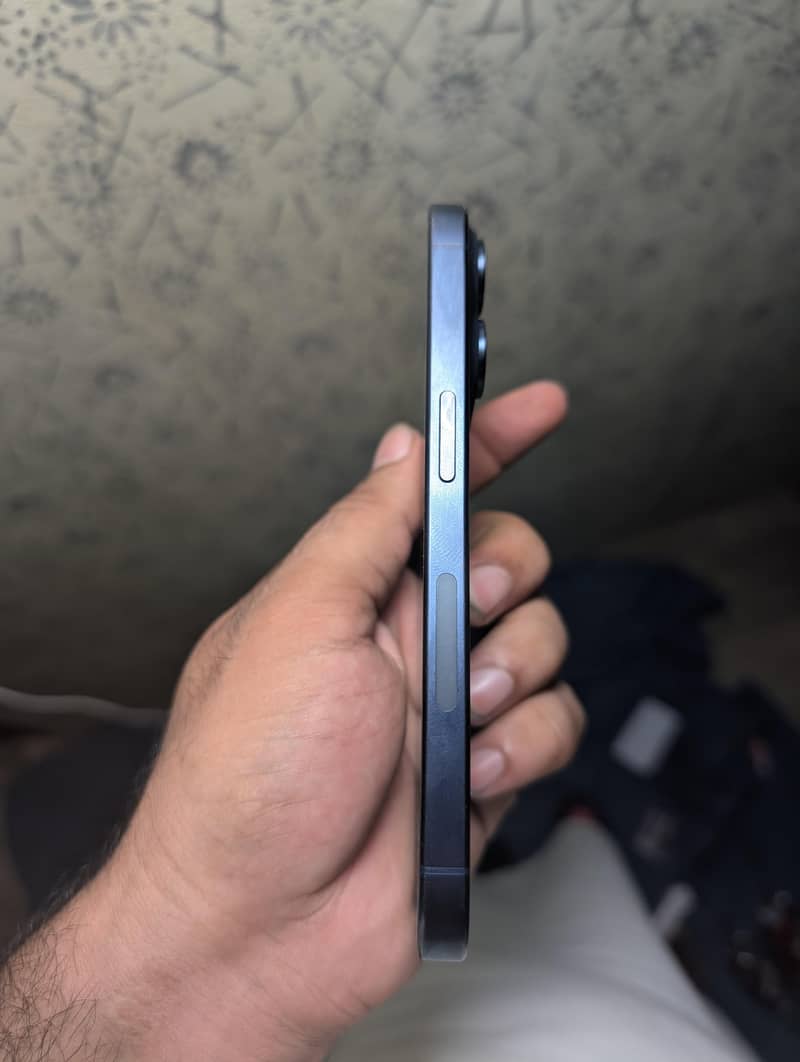 Apple iPhone 15 Pro 3