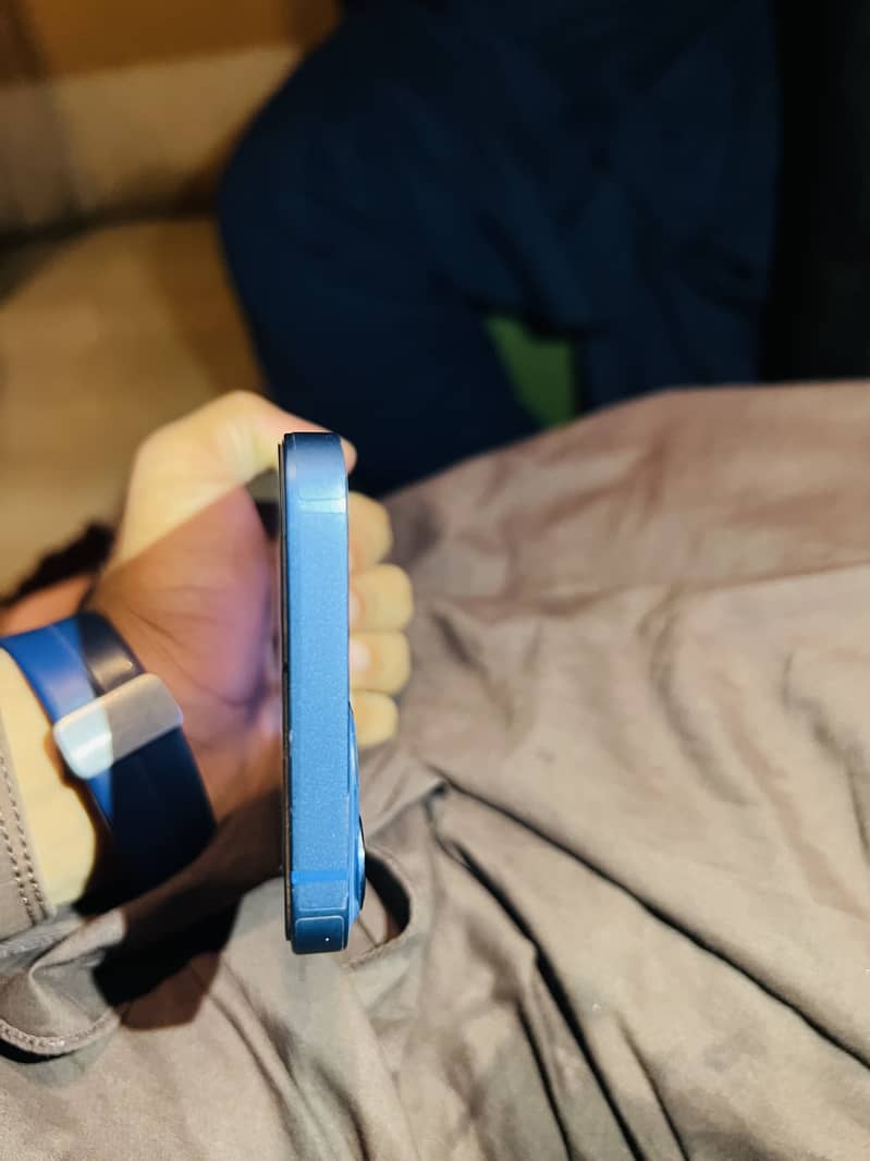 Apple iPhone 13 2