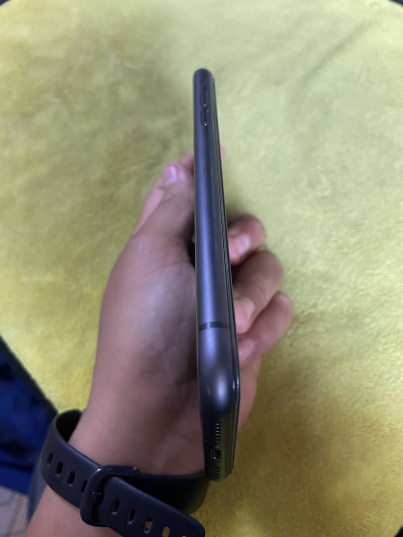 Apple iPhone 11 3