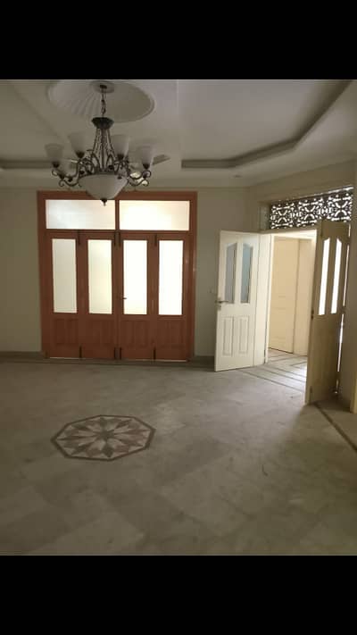 10 MARLA USED HOUSE FOR SALE