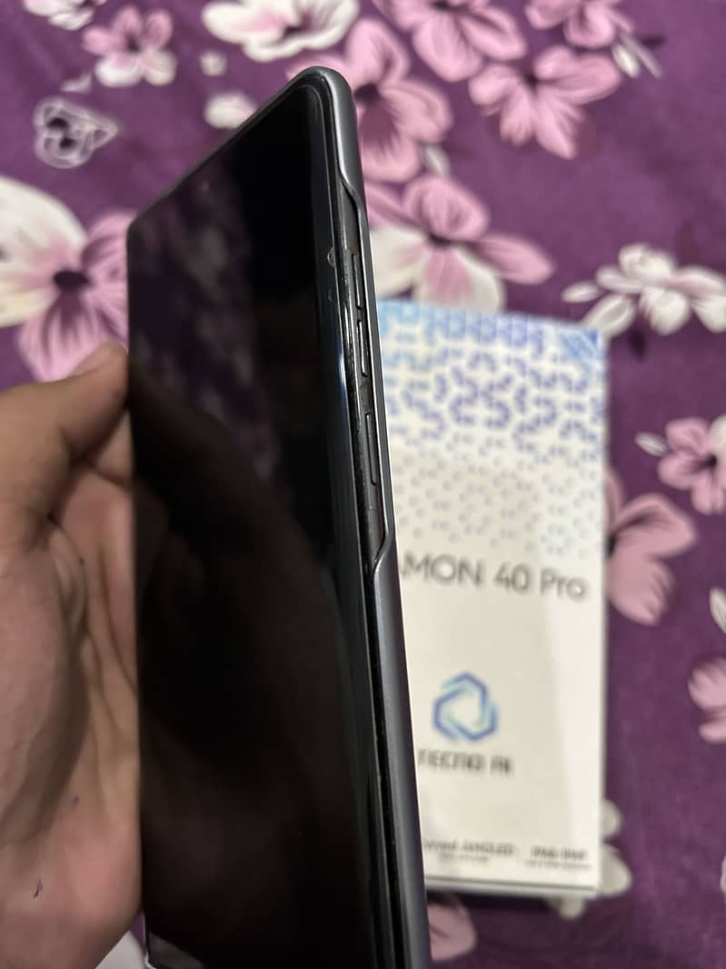 Tecno CAMON 40 Pro 1