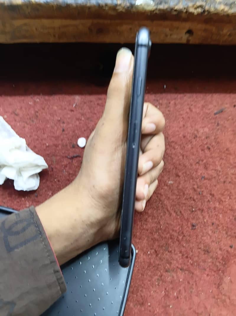 Apple iPhone 8 Plus 1