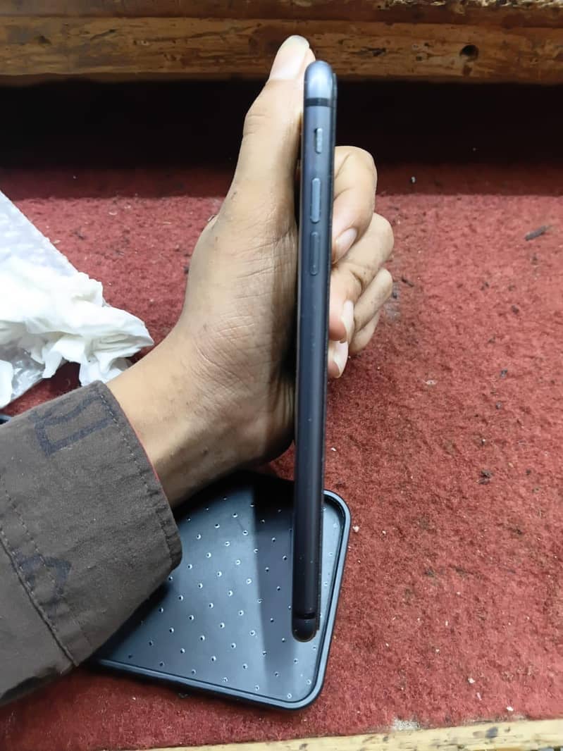 Apple iPhone 8 Plus 2