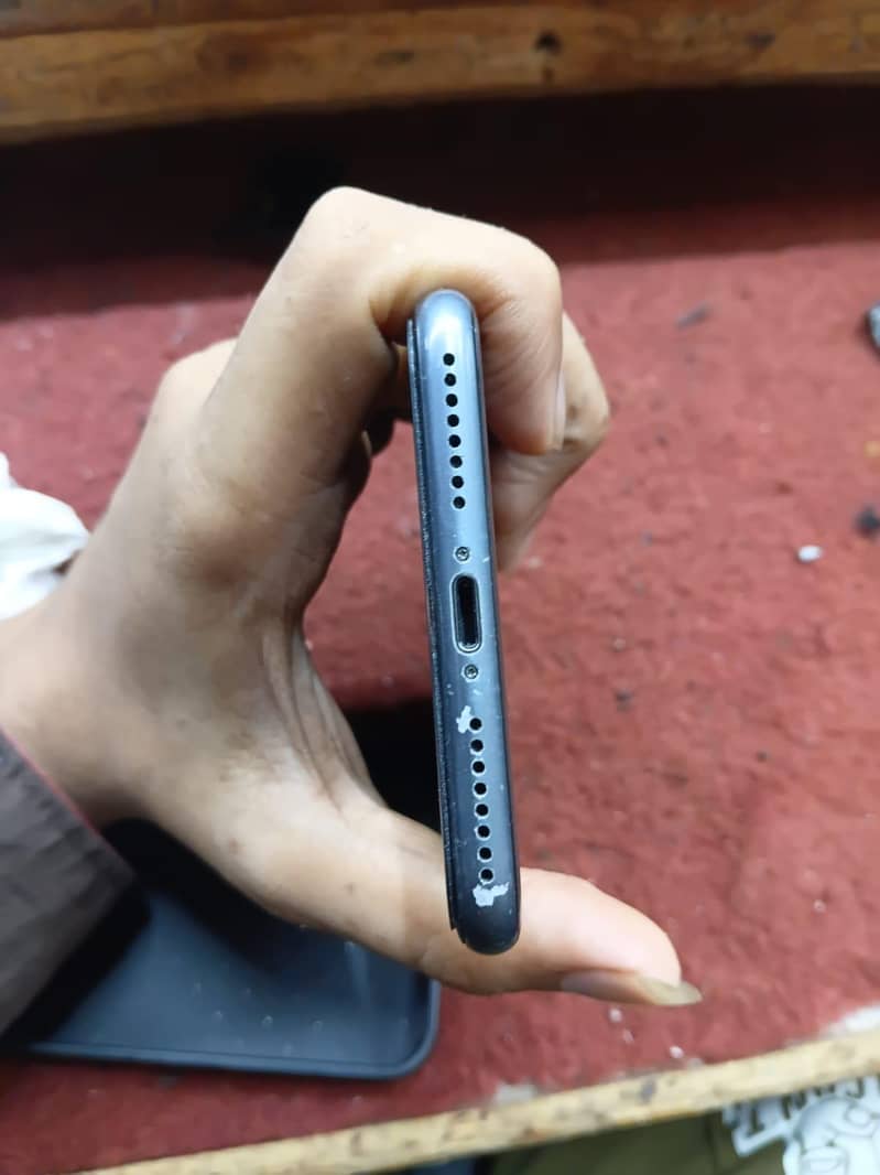 Apple iPhone 8 Plus 3