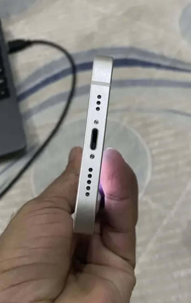 Apple iPhone 13 2