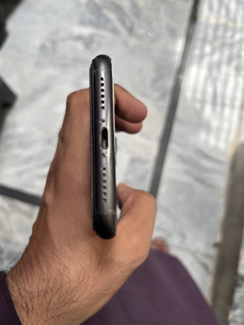 Apple iPhone 11 3