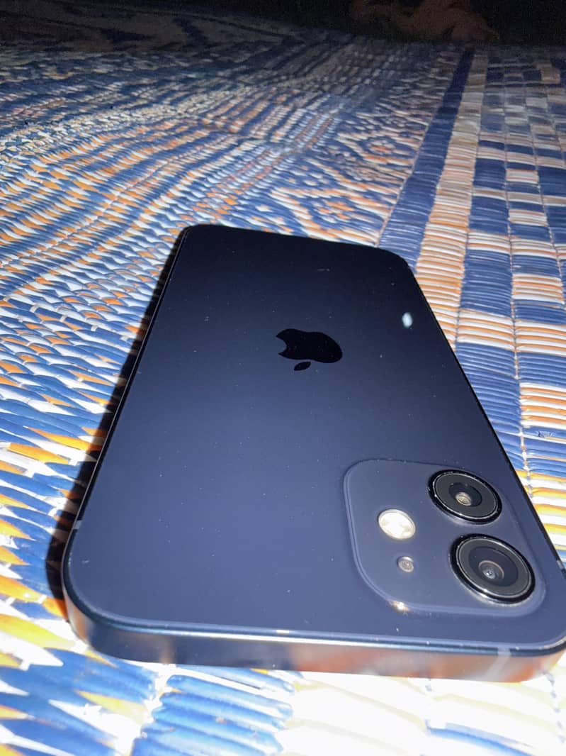 Apple iPhone 12 4