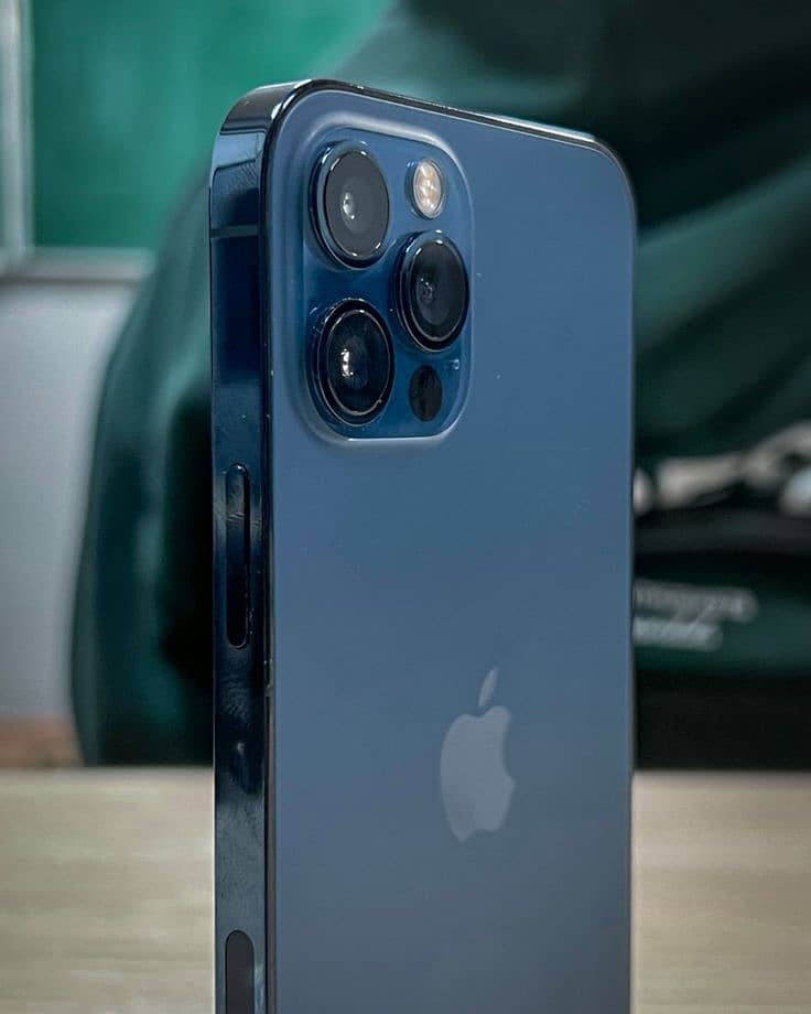 Apple iPhone 15 Pro 0