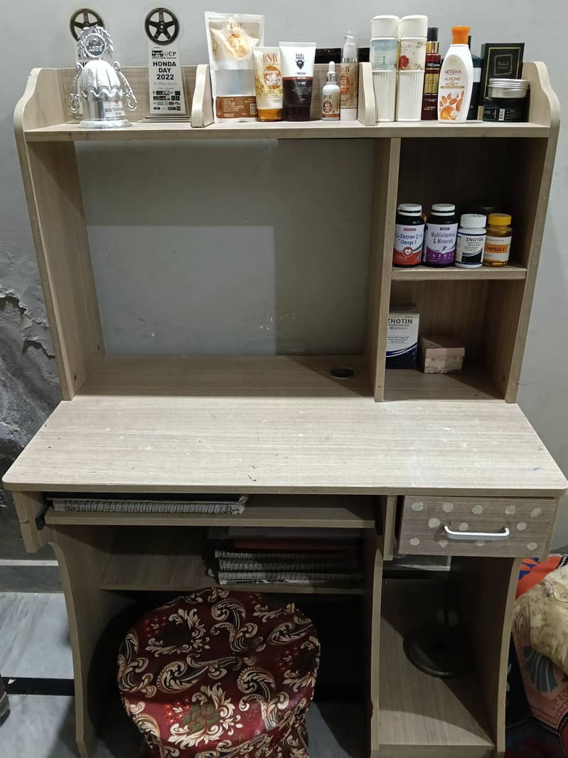 Computer and Study Table 0