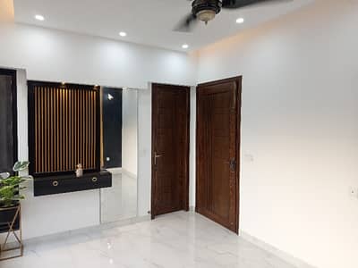 A Spacious 5 Marla Upper Portion In Central Park - Block F