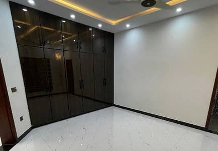 10 Marla House In Only Rs. 31000000