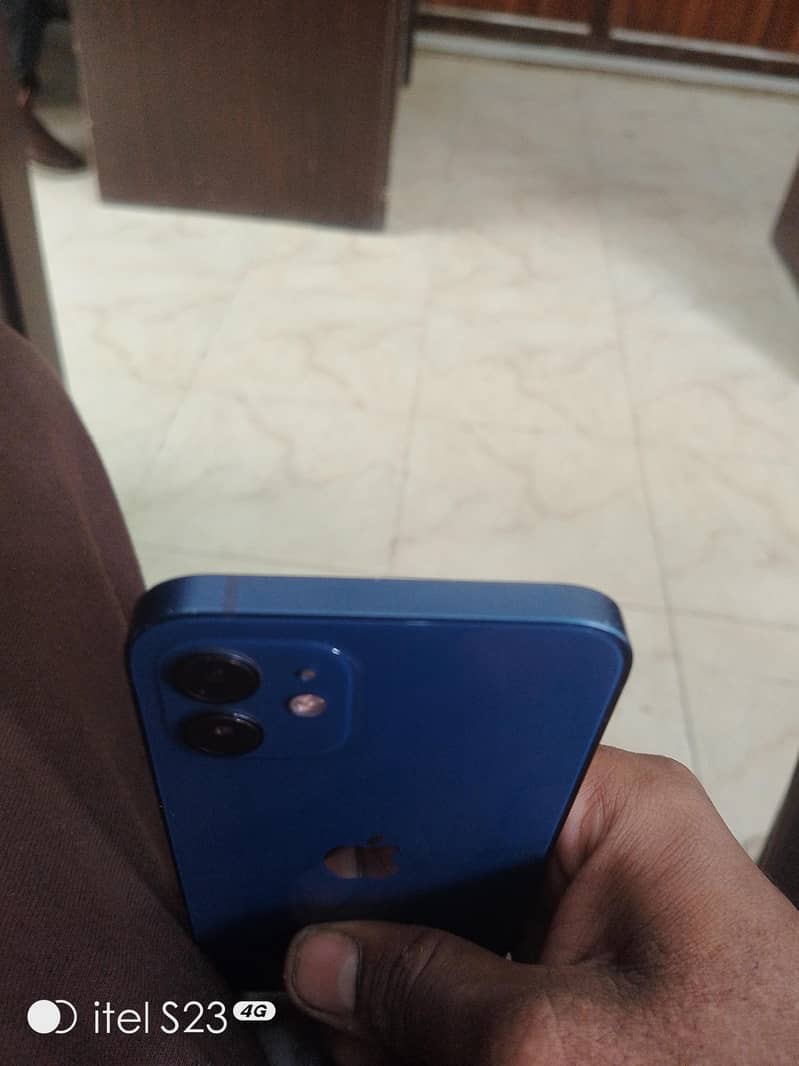 Apple iPhone 12 3