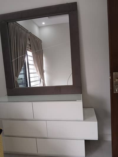 dressing table