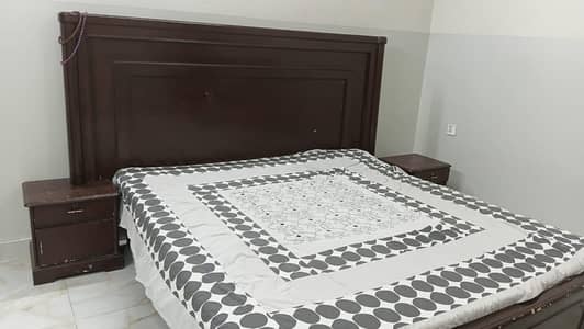 King bed for sale sheets ni ha lakdi ka ha khud bnwaea tha