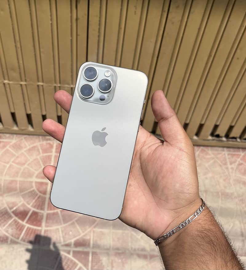 Apple iPhone 15 Pro Max 2