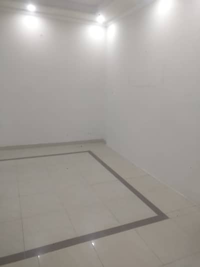 1 kanal upper portion for rent on ideal location