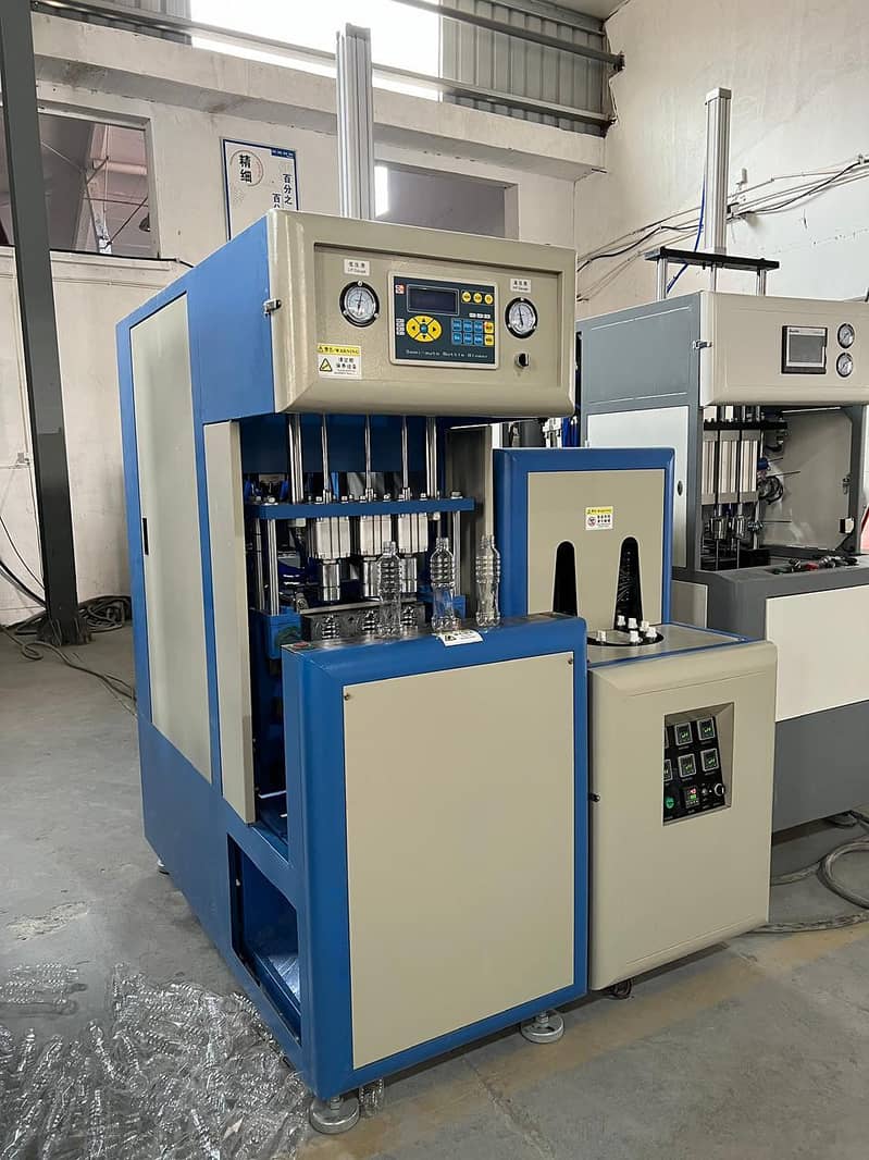 2 Cavity Blowing Machine 5