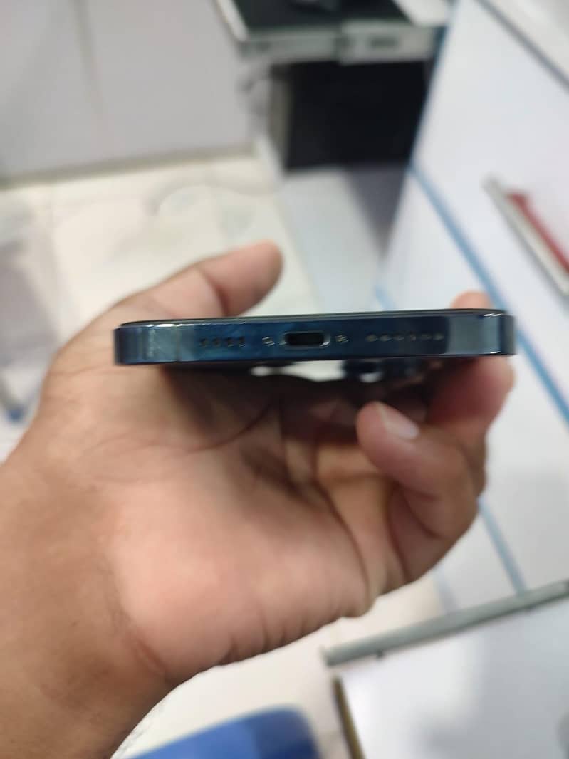iPhone 12 pro max 4