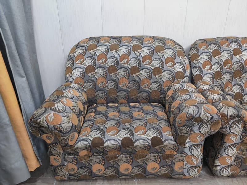 6 setting sofa set condition goods 1