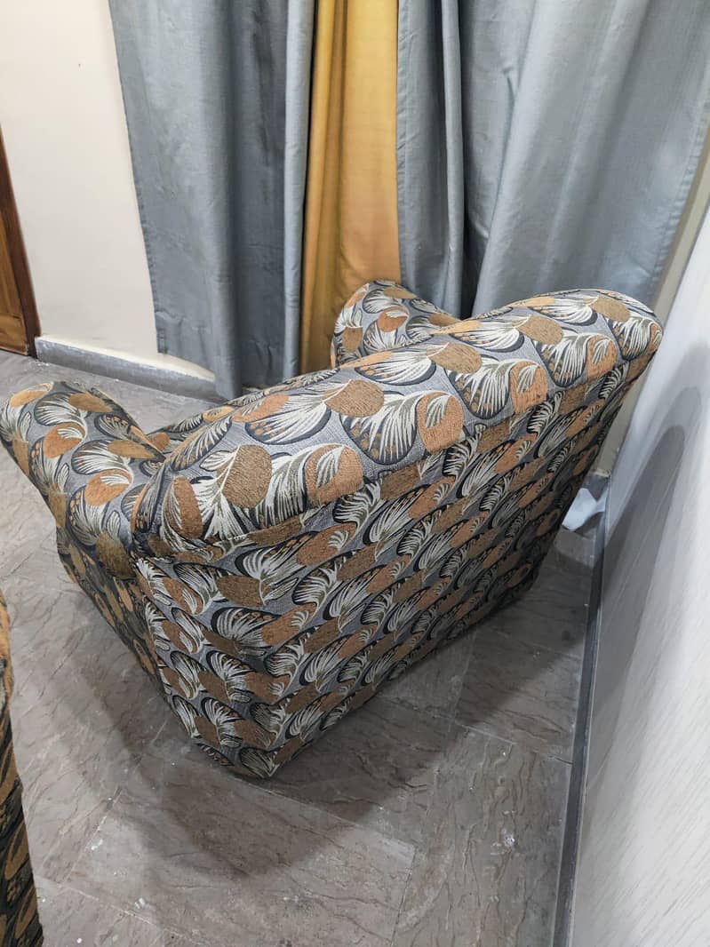 6 setting sofa set condition goods 2