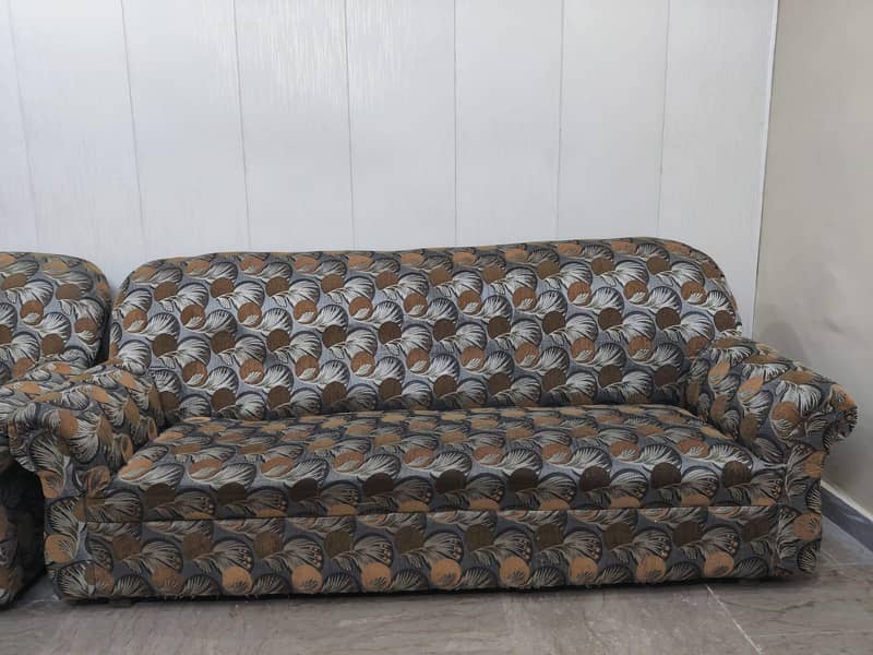 6 setting sofa set condition goods 3