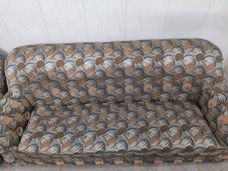 6 setting sofa set condition goods 4
