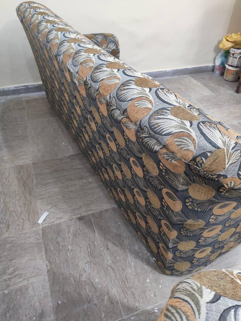 6 setting sofa set condition goods 5