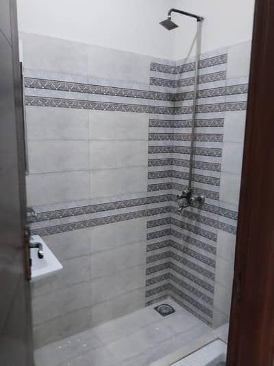 5 MARLA LOWER PORTION FOR RENT IN OPF A BLOCK RAIWIND ROAD LAHORE.