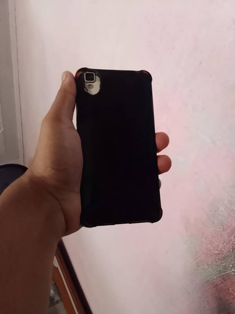 QMobile E1 0
