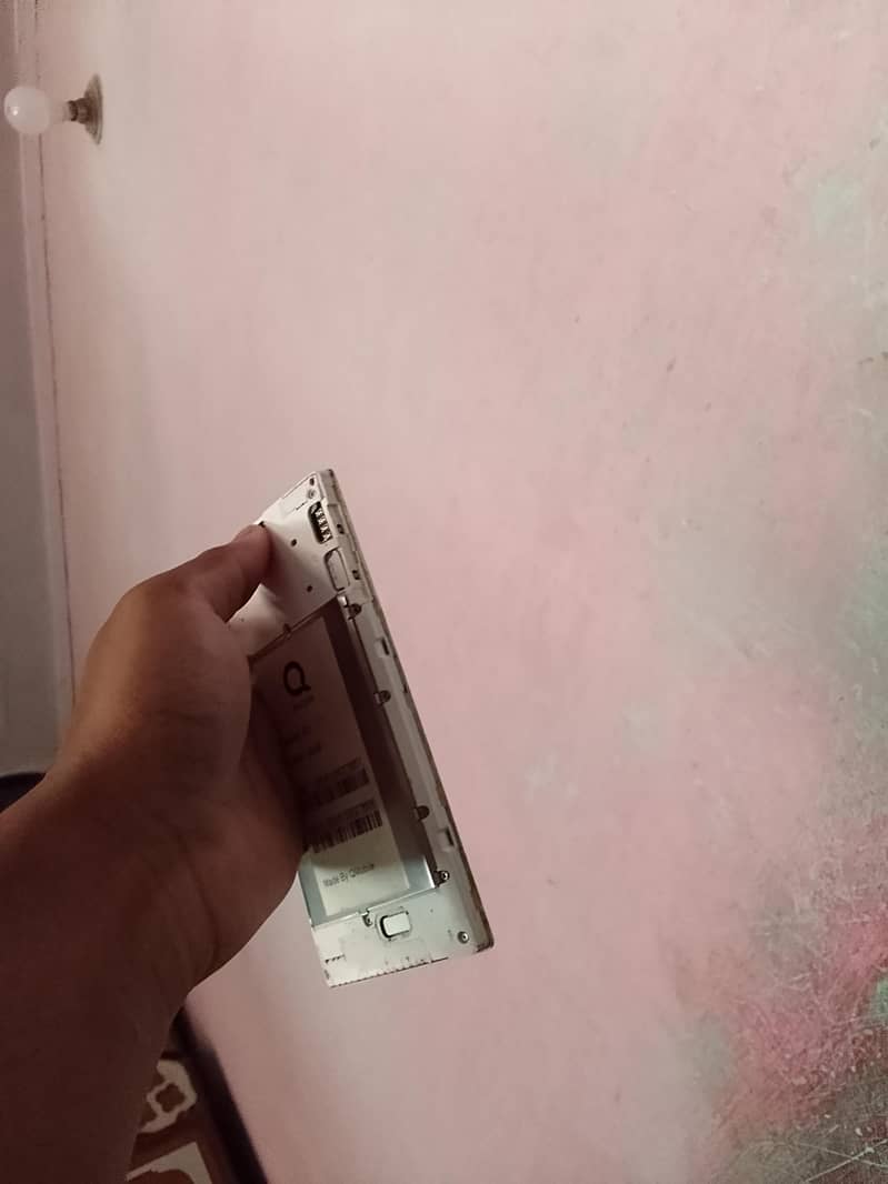 QMobile E1 2