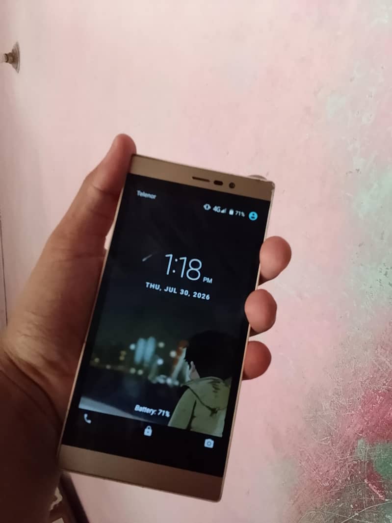 QMobile E1 3