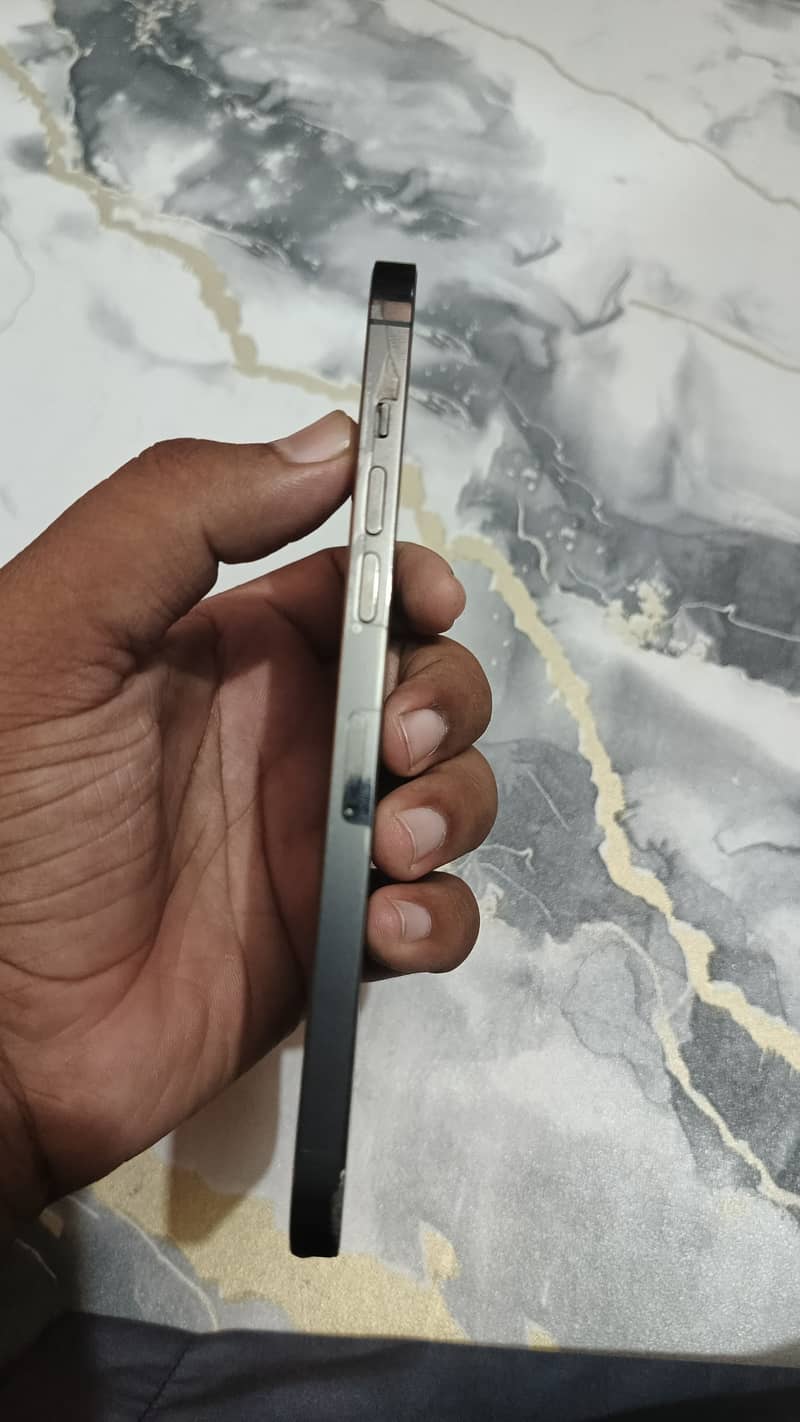 Iphone 12 pro max 6