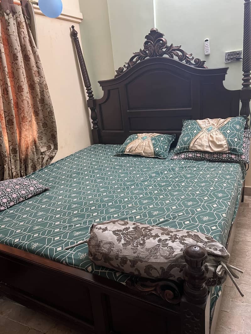 King bed 0