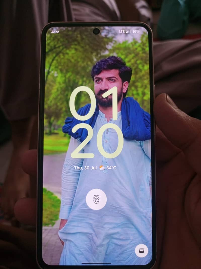 Google Pixel 8 4