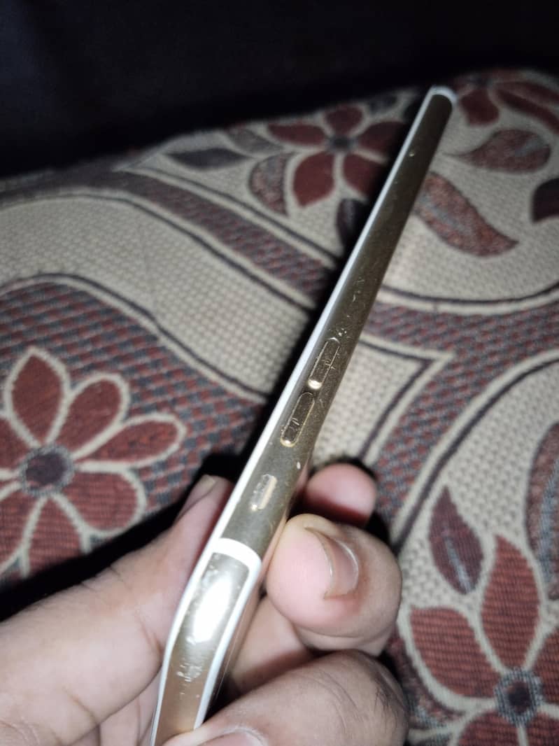 Apple iPhone 6S Plus 2