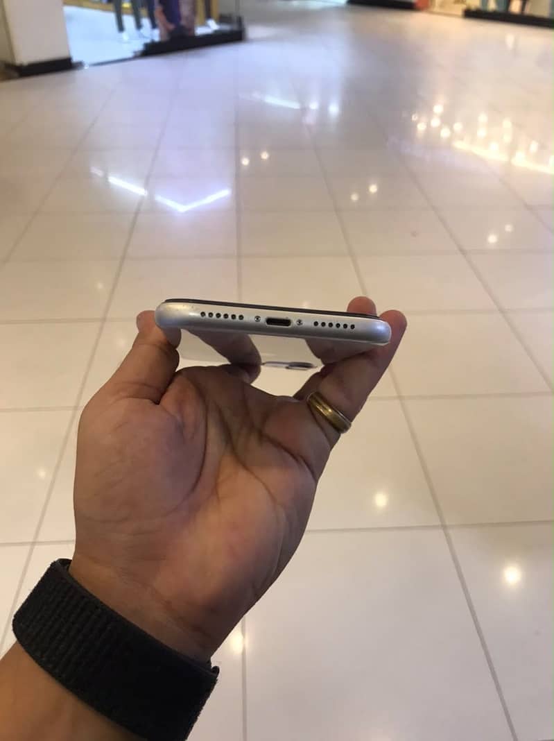 Apple iPhone 11 0