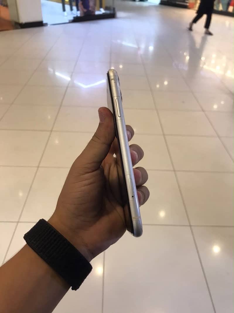 Apple iPhone 11 3