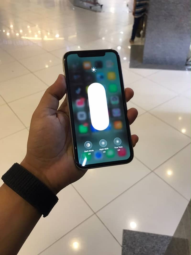 Apple iPhone 11 4